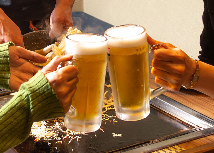 お酒がすすむ、多彩な鉄板料理